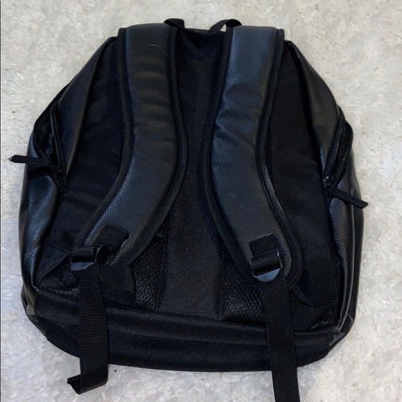 Backpack - Picture 2 of 5